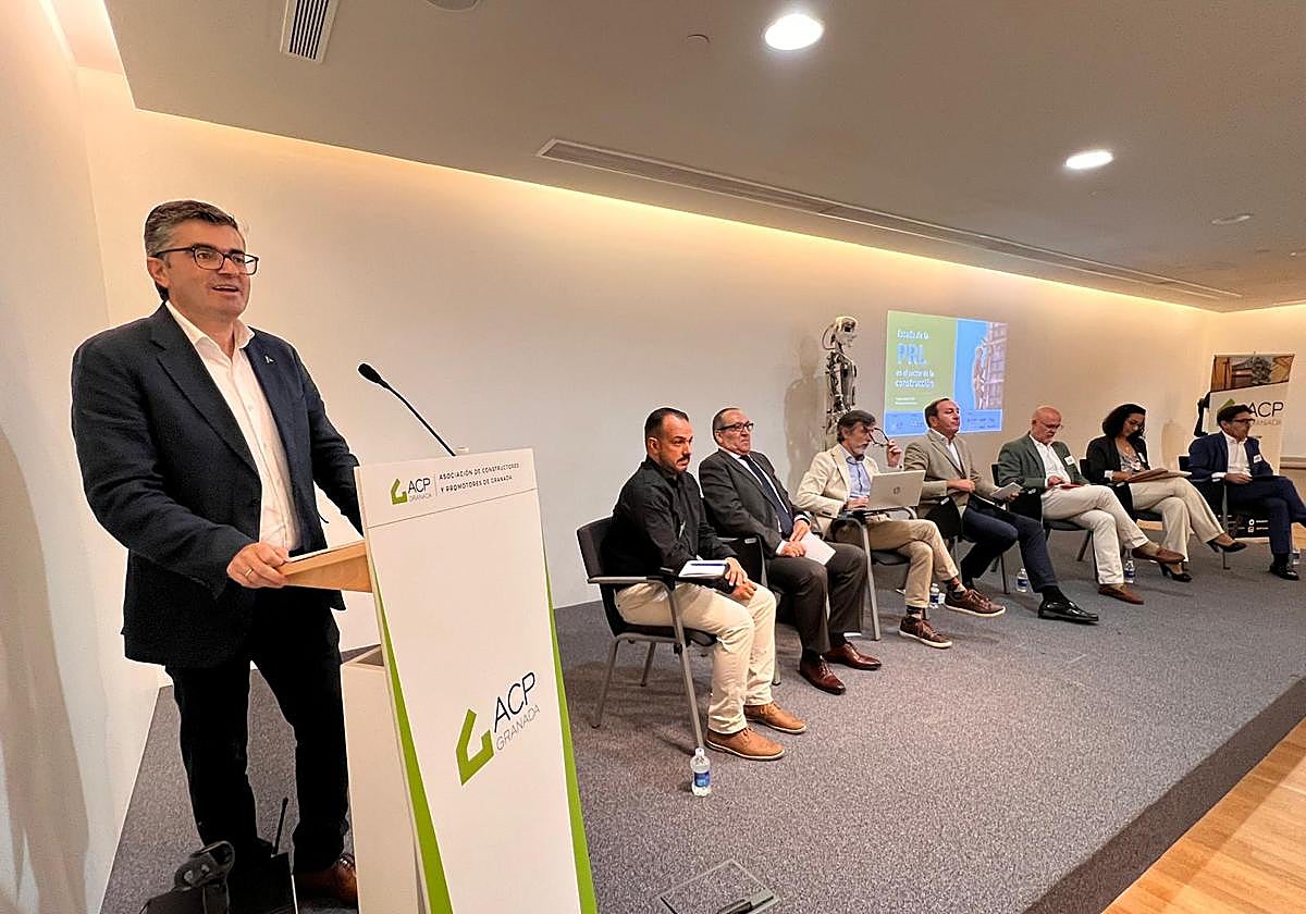 La Junta y la ACP analizan soluciones para reducir la siniestralidad ante el incipiente despegue de la construcción