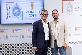 El cantaor granadino Kiki Morente junto el concejal de Cultura de la capital granadina, Juan Ramón Ferreira.