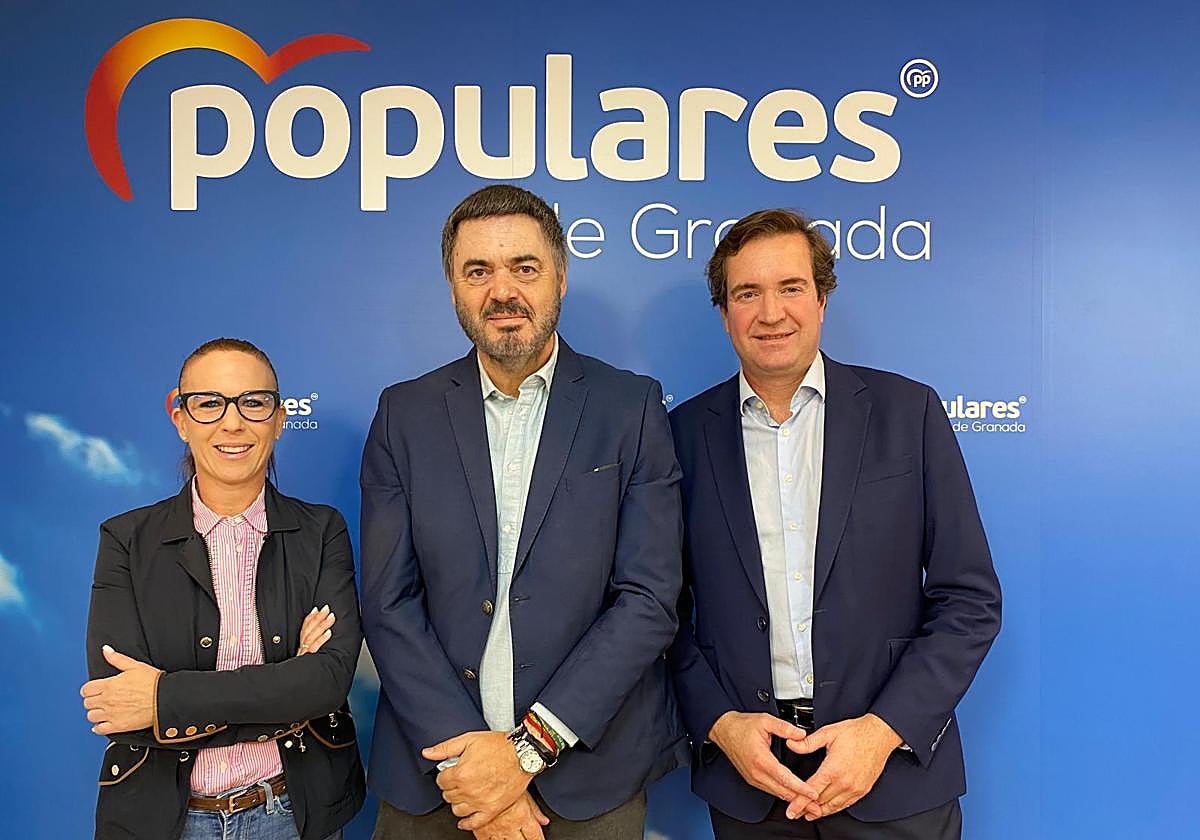 Acompañado por los diputados Carlos Rojas y Lourdes Ramírez, Hispán ha calificado la ley como una «trampa legislativa«.