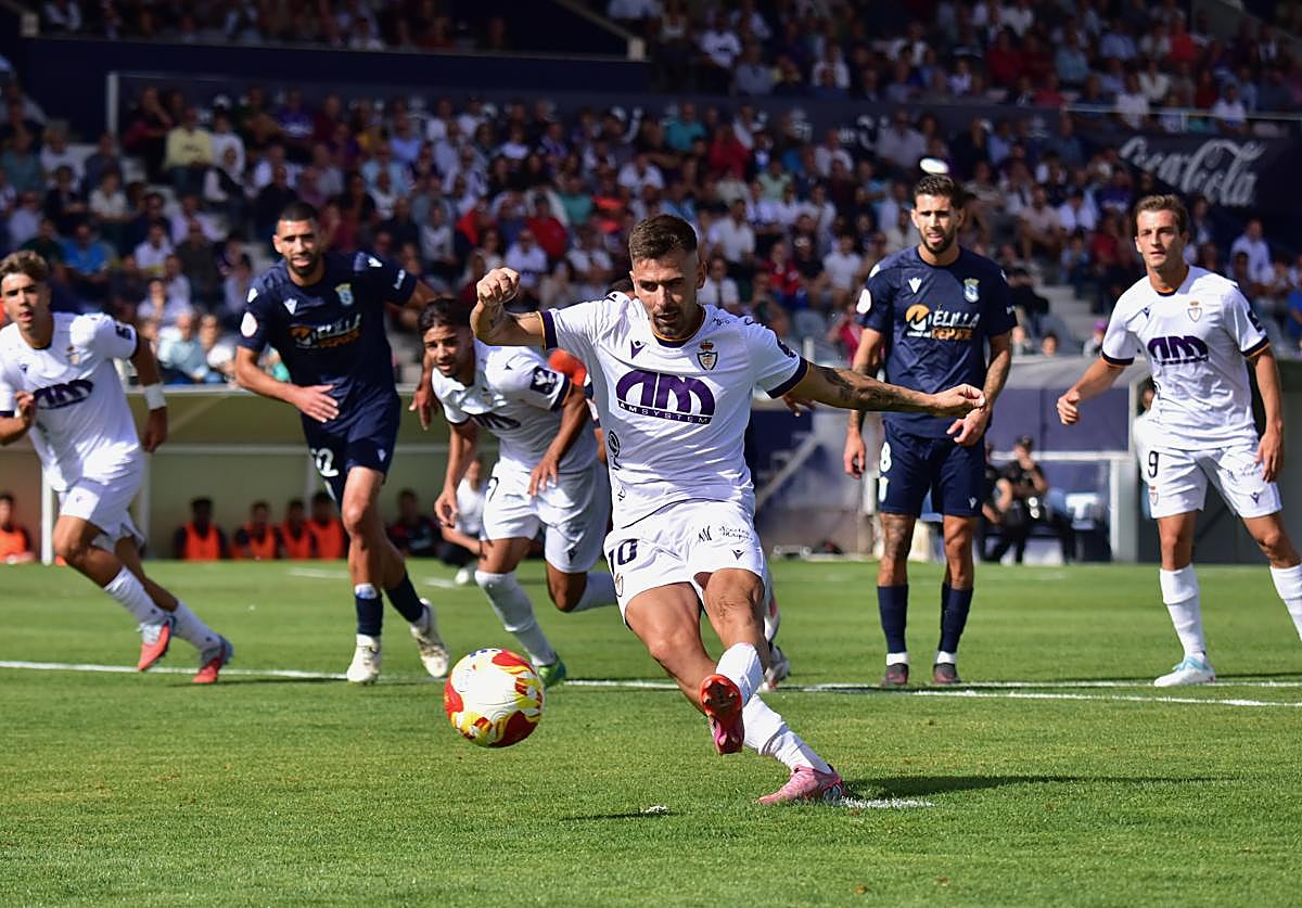 Adri Paz marcó la pasada jornada desde el punto de penalti en La Victoria.