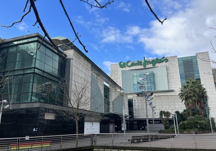 El Corte Inglés pone rebajas a mitad de precio en su outlet para camisas, chaquetas y abrigos
