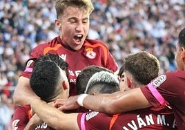 Los futbolistas de la 'Cultu' celebran uno de sus goles en Zaragoza.