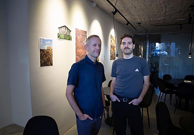 José Miguel y Luis, en el interior de Espacio Márgenes.