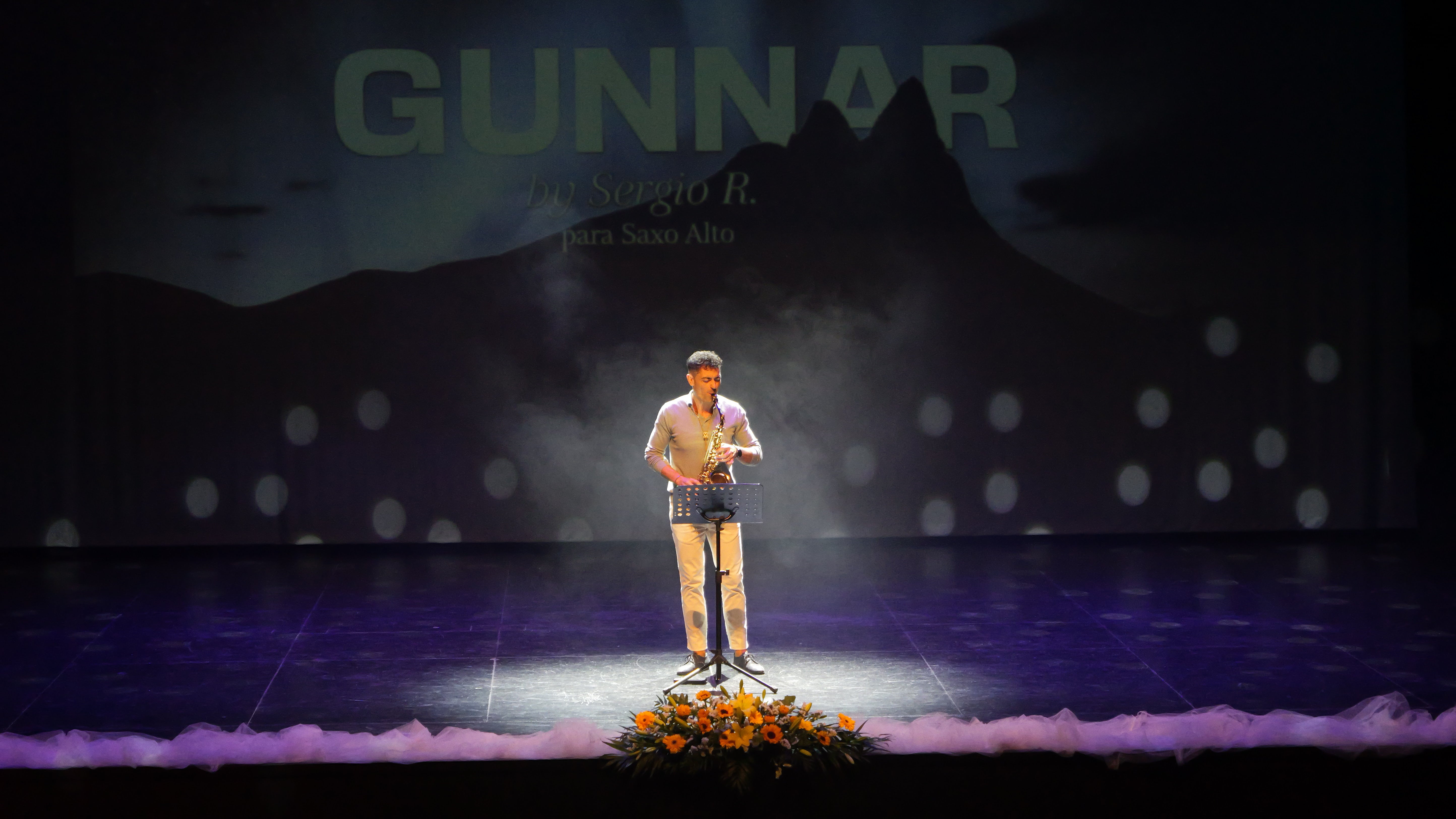 Imagen secundaria 2 - Berja se vuelca con Argar en la V Gala Berjarte a través de un teatro lleno de público, arte y emoción