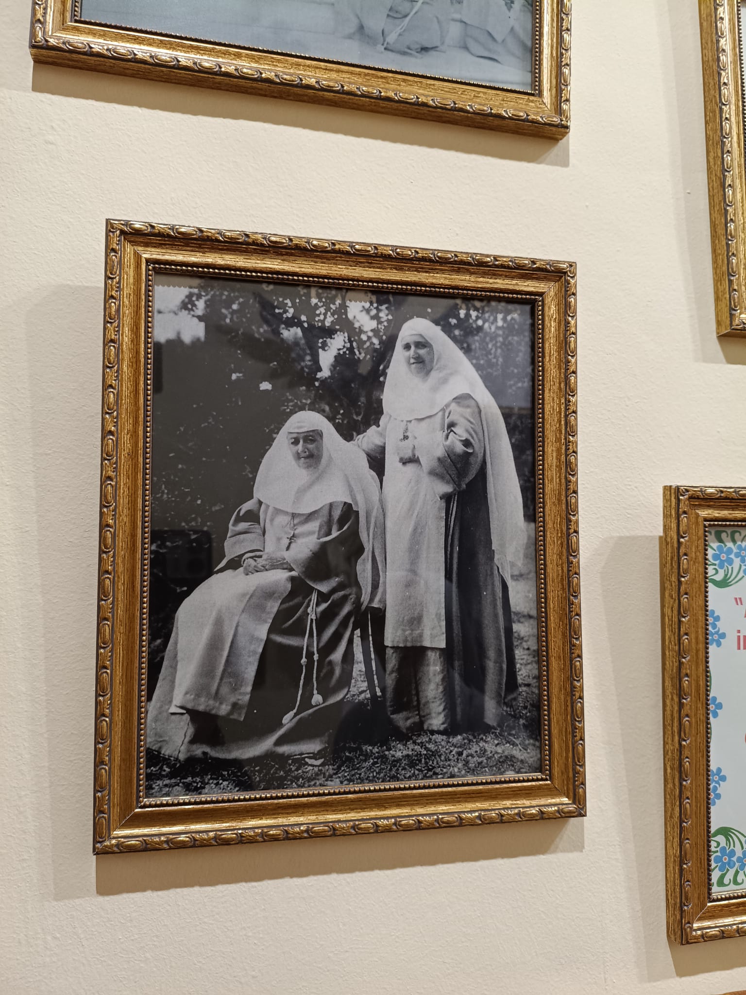 María Emilia y su sucesora María Amada