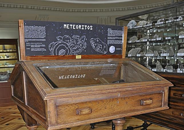 El único fragmento expuesto del meteorito granadino está en el museo del Instituto Geológico Minero.