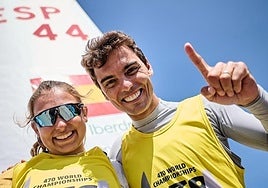 Jordi Xammar celebra el título mundial con su compañera Marta Cardona.