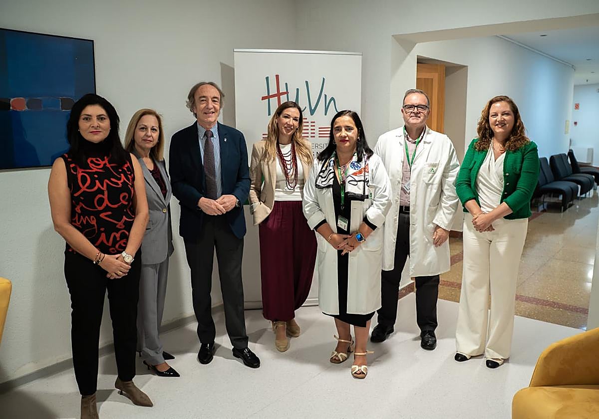 El delegado de Sanidad junto a organizadores del encuentro