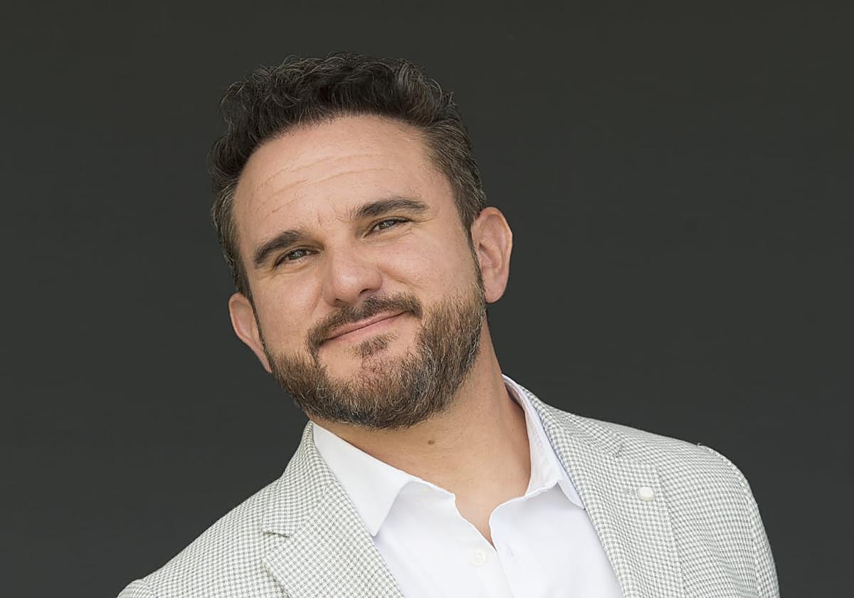 Moisés Marín da vida al Alcalde, uno de los personajes más relevantes de Enemigo del pueblo.