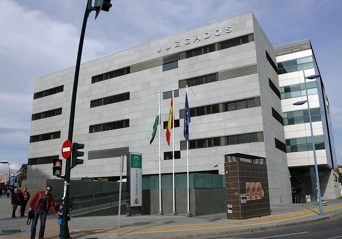 Los testigos de la agresión entre el edil de Alsodux y un vecino señalan un «forcejeo» entre ellos