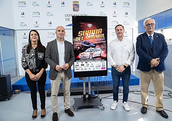 Ana Belén Tapia, José Antonio García, Raúl Martínez y Manuel Alonso, en la presentación.