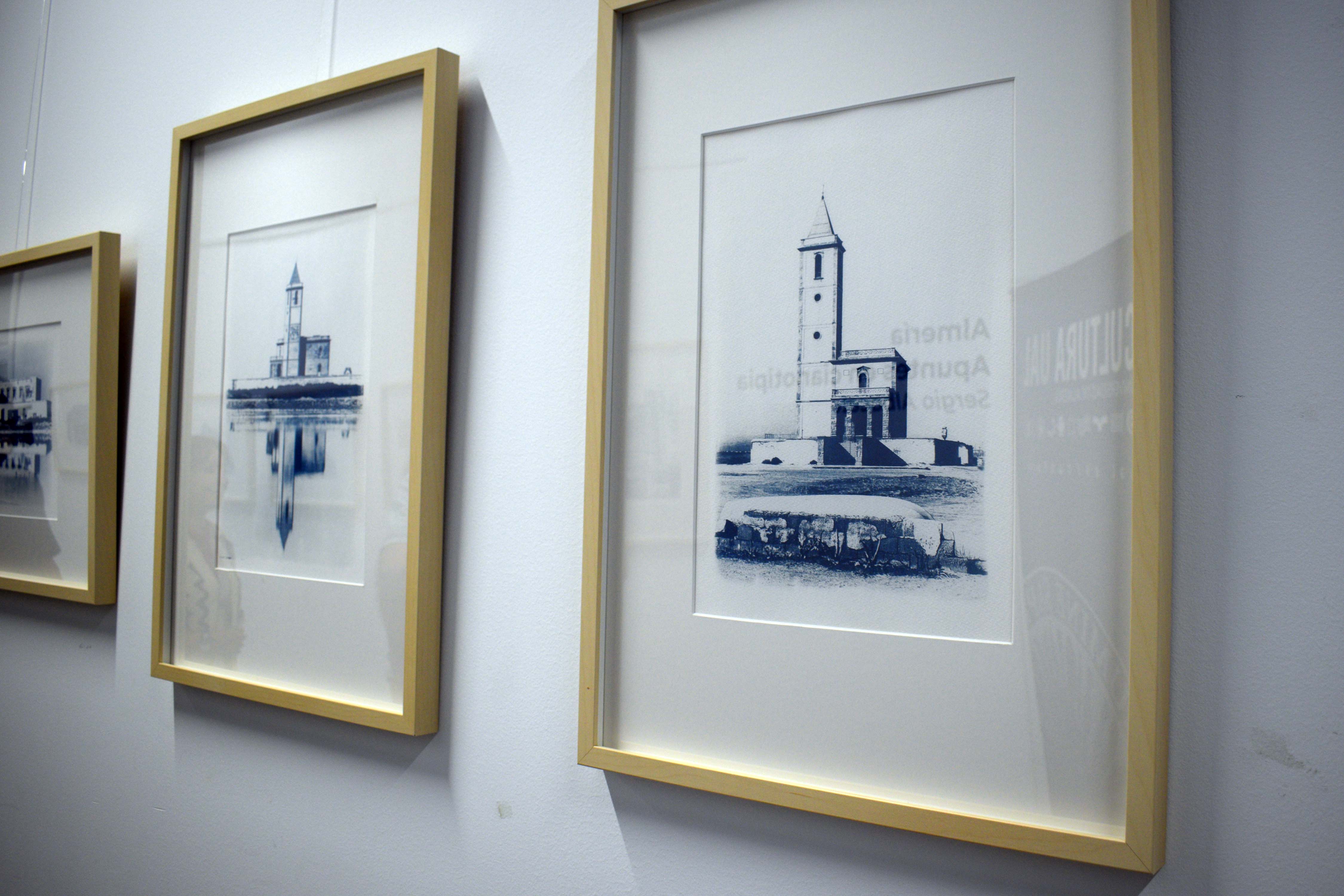 Muestra parcial de la exposición en la Facultad de Ciencias Económicas.