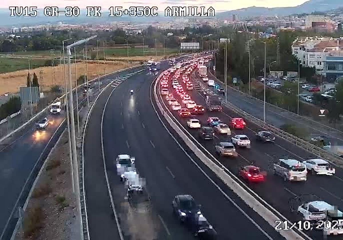 Atascos en la GR-30 este martes por la mañana