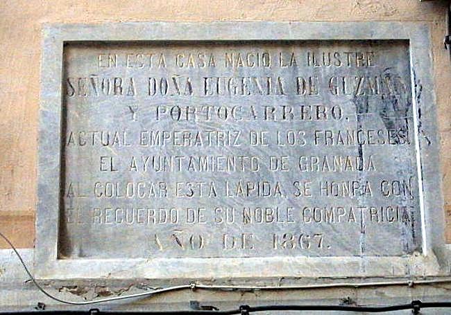 Lamentable estado de la placa de la casa natal de la emperatriz granadina de los franceses.