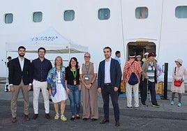 Guías turísticos de Almería, en la llegada de un crucero al puerto.