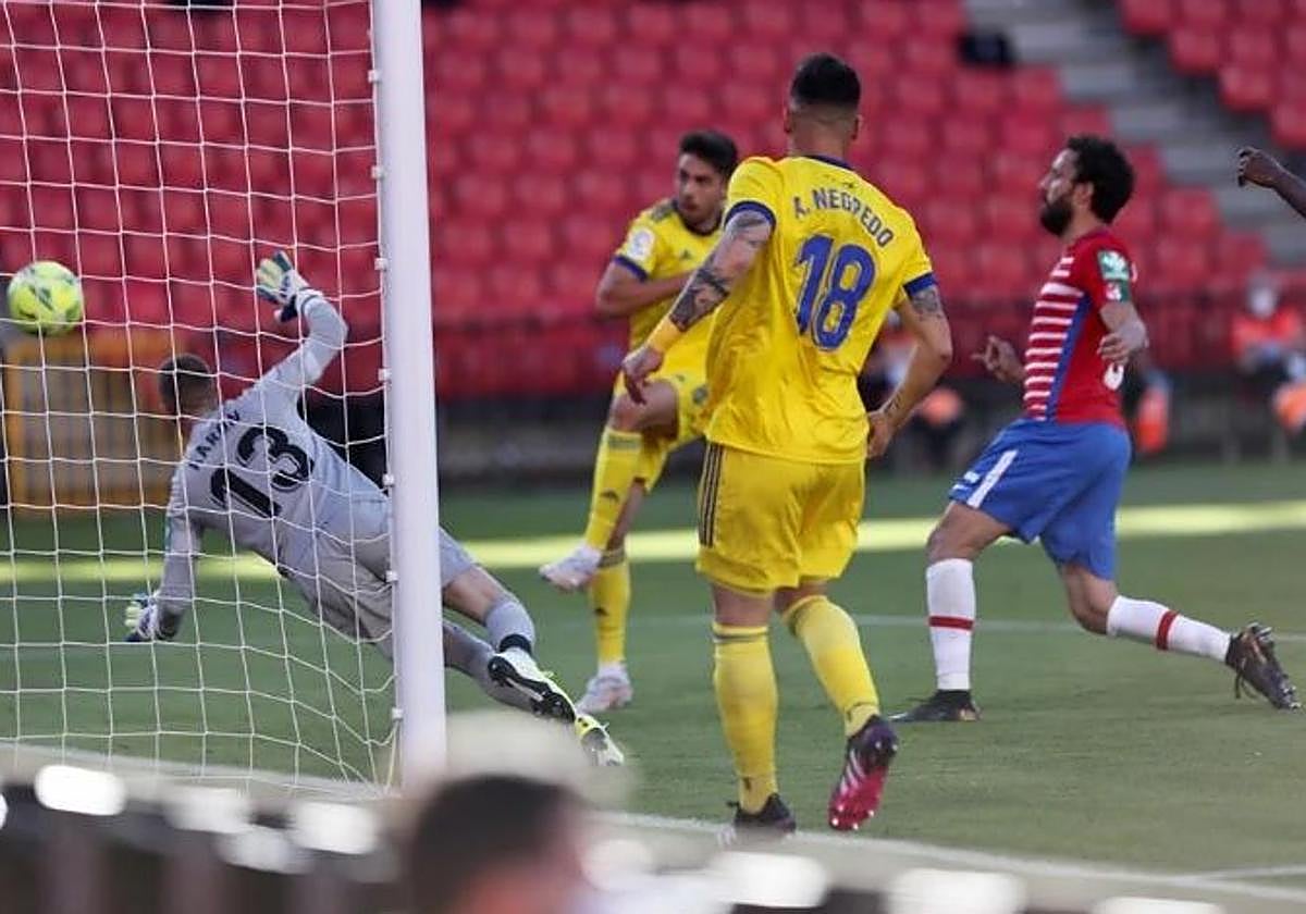 Sobrino marca el gol decisivo del derbi en 2021.