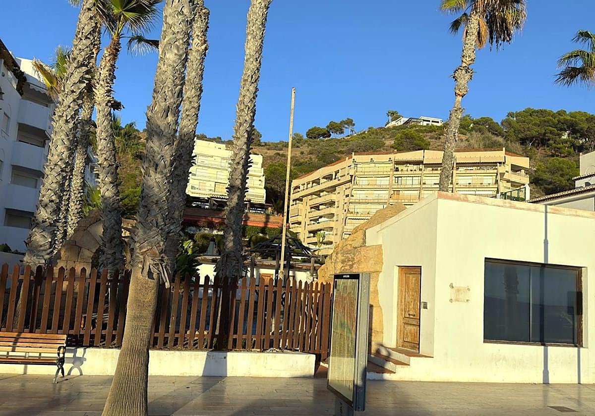 El alcalde de Almuñécar anuncia la licitación de suelo en La Herradura para construir hogares en régimen de alquiler