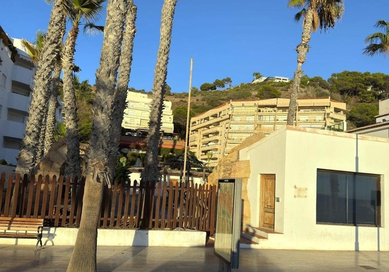 Primer paso para construir viviendas de alquiler en primera línea de playa en La Herradura