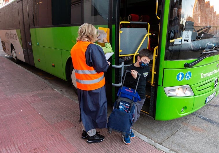 Ofertan 25 puestos de trabajo como monitor de autobús en Granada