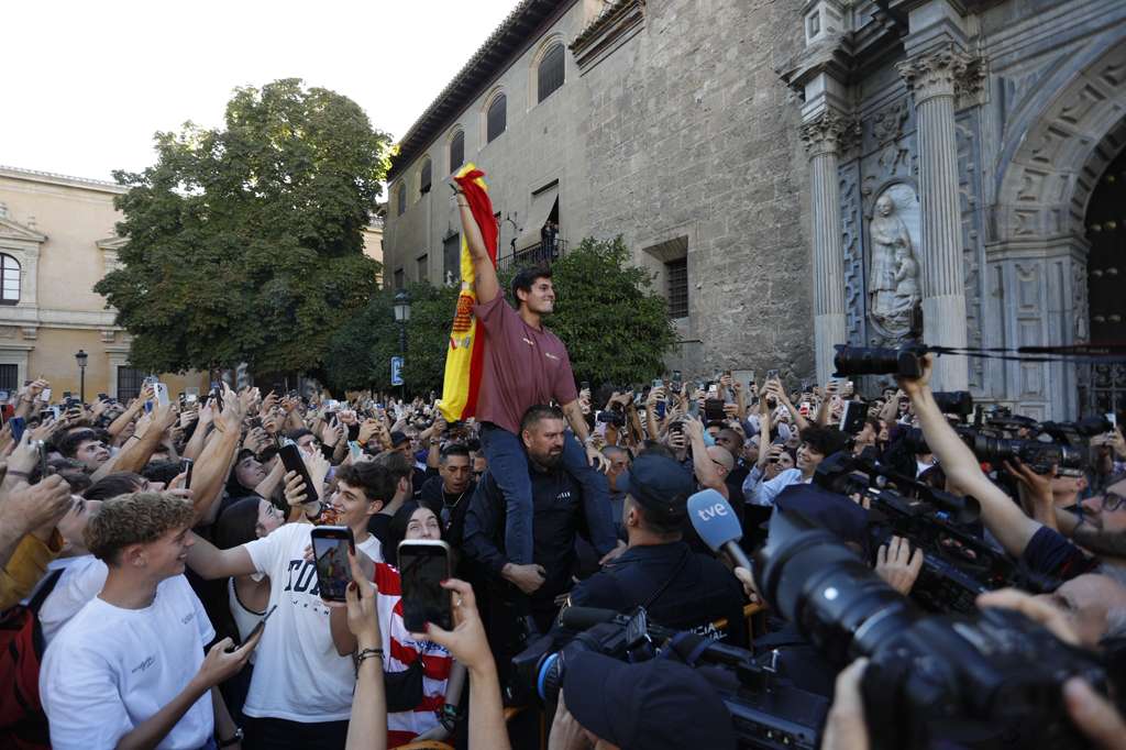 Las imágenes de los enfrentamientos por el acto de Vito Quiles en Granada