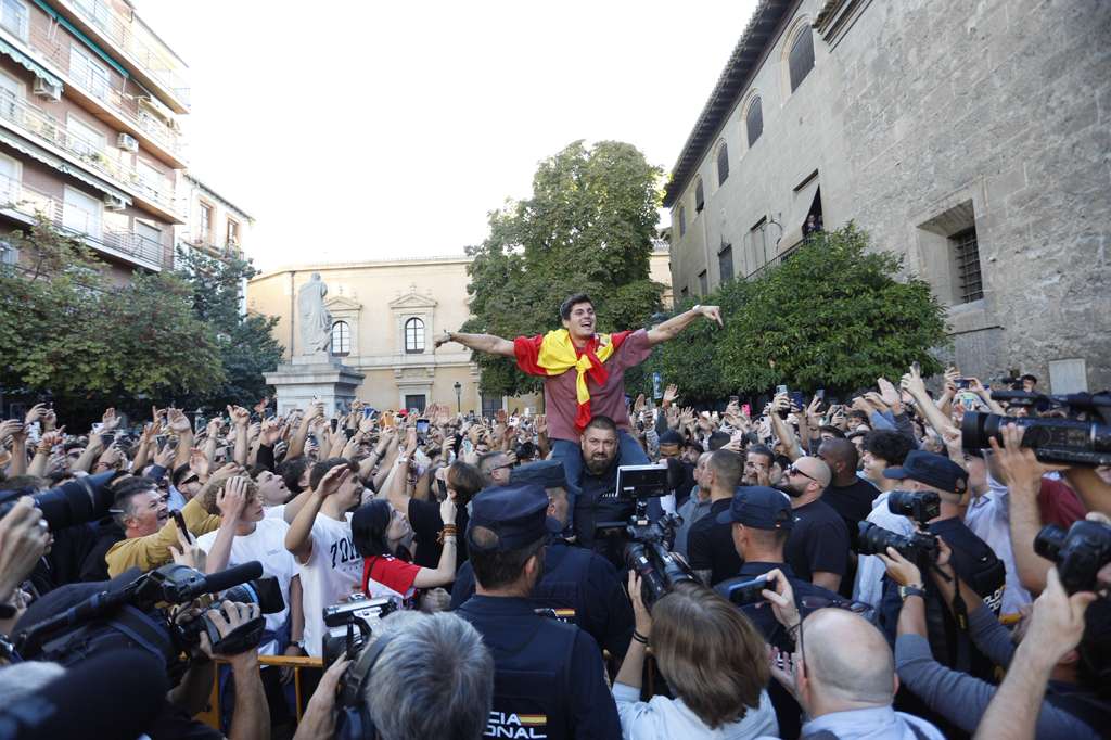 Las imágenes de los enfrentamientos por el acto de Vito Quiles en Granada