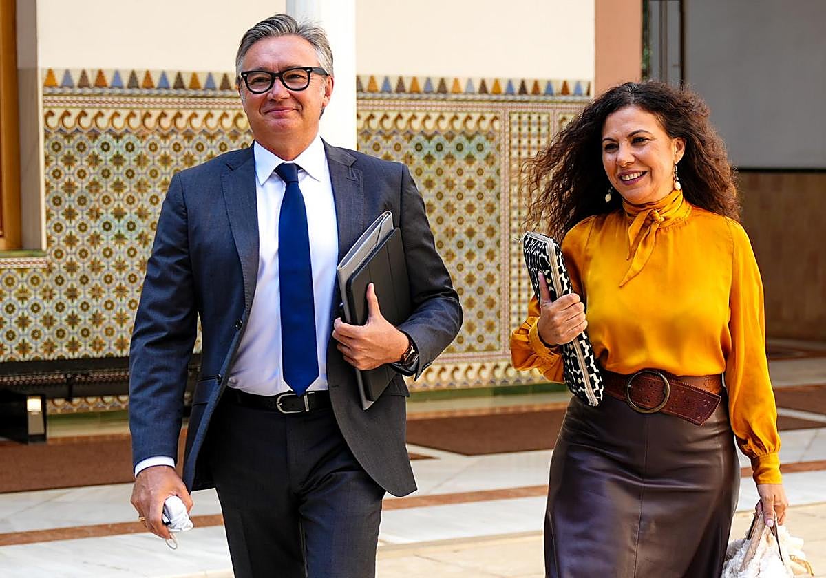 El portavoz del grupo parlamentario Vox en Andalucía, Manuel Gavira, acude al hemiciclo