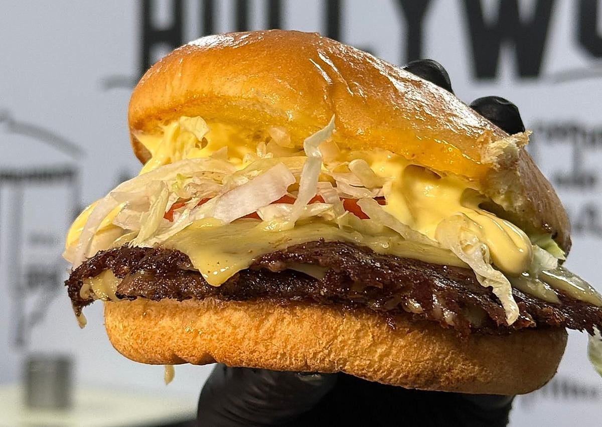 Imagen secundaria 1 - La hamburguesería «de cine» de Granada en la que puedes pedir al Joker y George Clooney