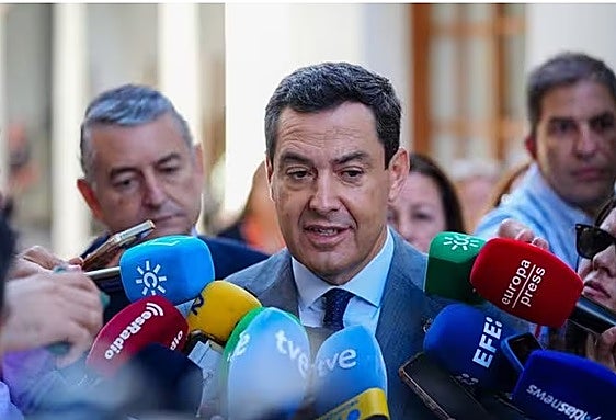 El presidente de la Junta de Andalucía, Juanma Moreno, este jueves en el Parlamento