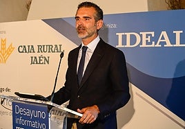 El consejero Ramón Fernández-Pacheco en el desayuno informativo de IDEAL.