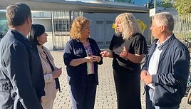 Flor Almón junto a otros miembros del grupo socialista en la Diputación de Granada