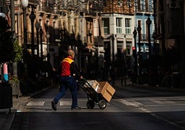 Un profesional del sector de la logística en Granada.
