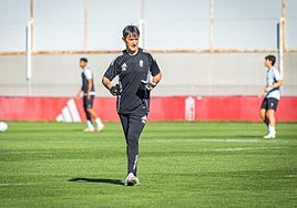 Pacheta da indicaciones durante el entrenamiento de este viernes.