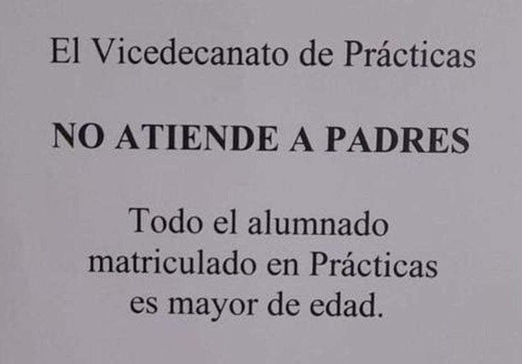 Más centros de la UGR denuncian que «los padres vienen a tutorías, revisiones y matriculaciones»