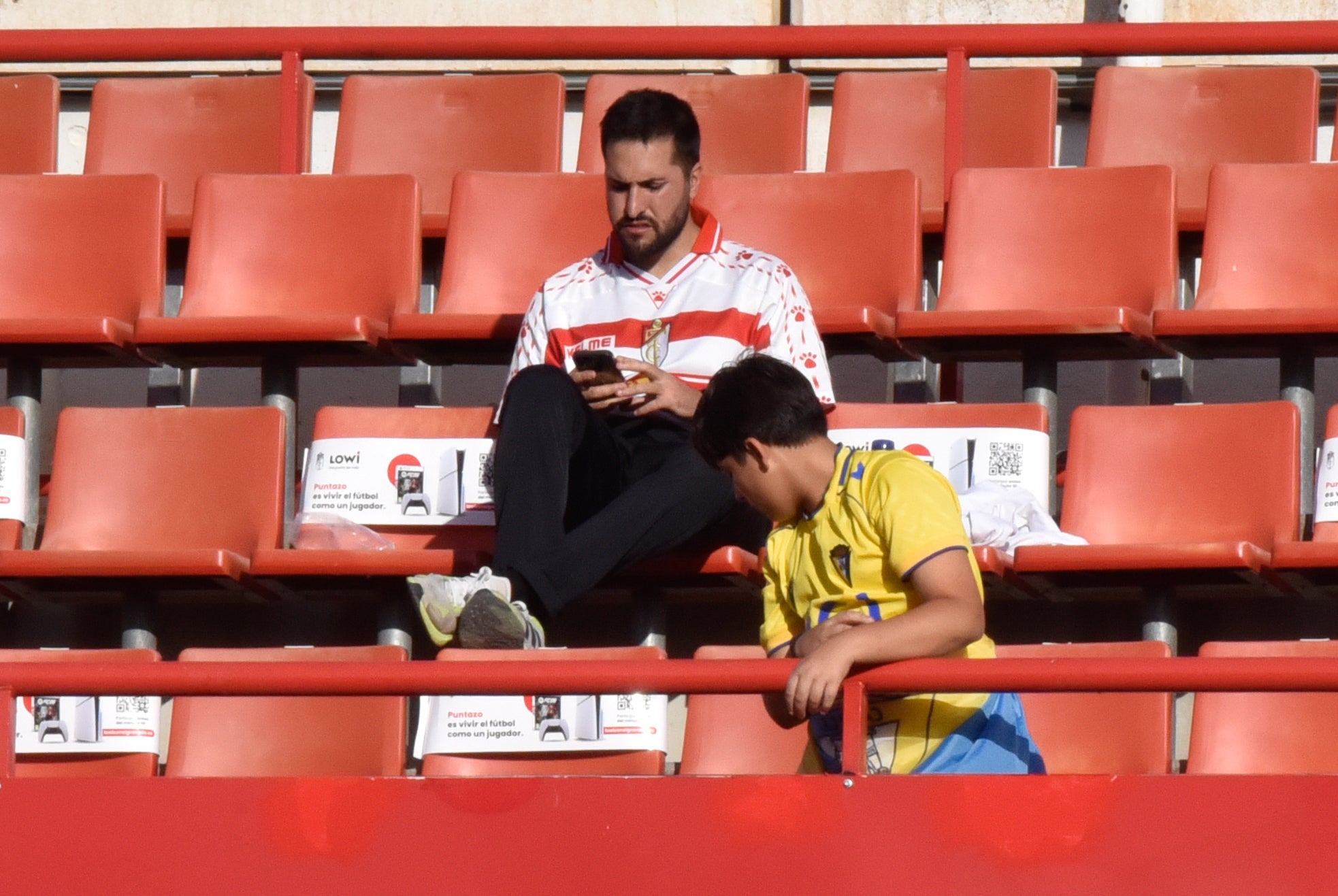 Encuéntrate en la grada del Granada-Cádiz