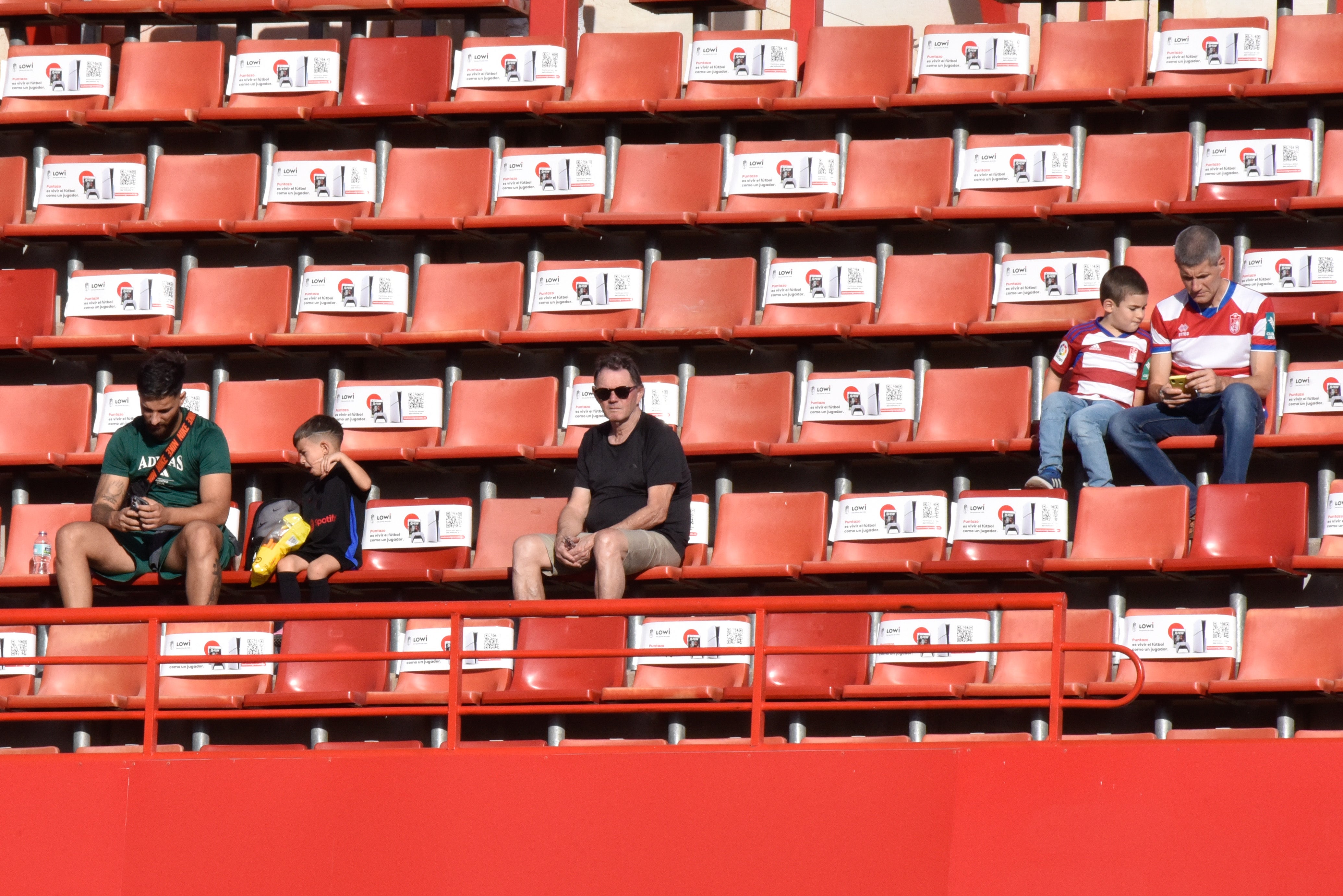 Encuéntrate en la grada del Granada-Cádiz