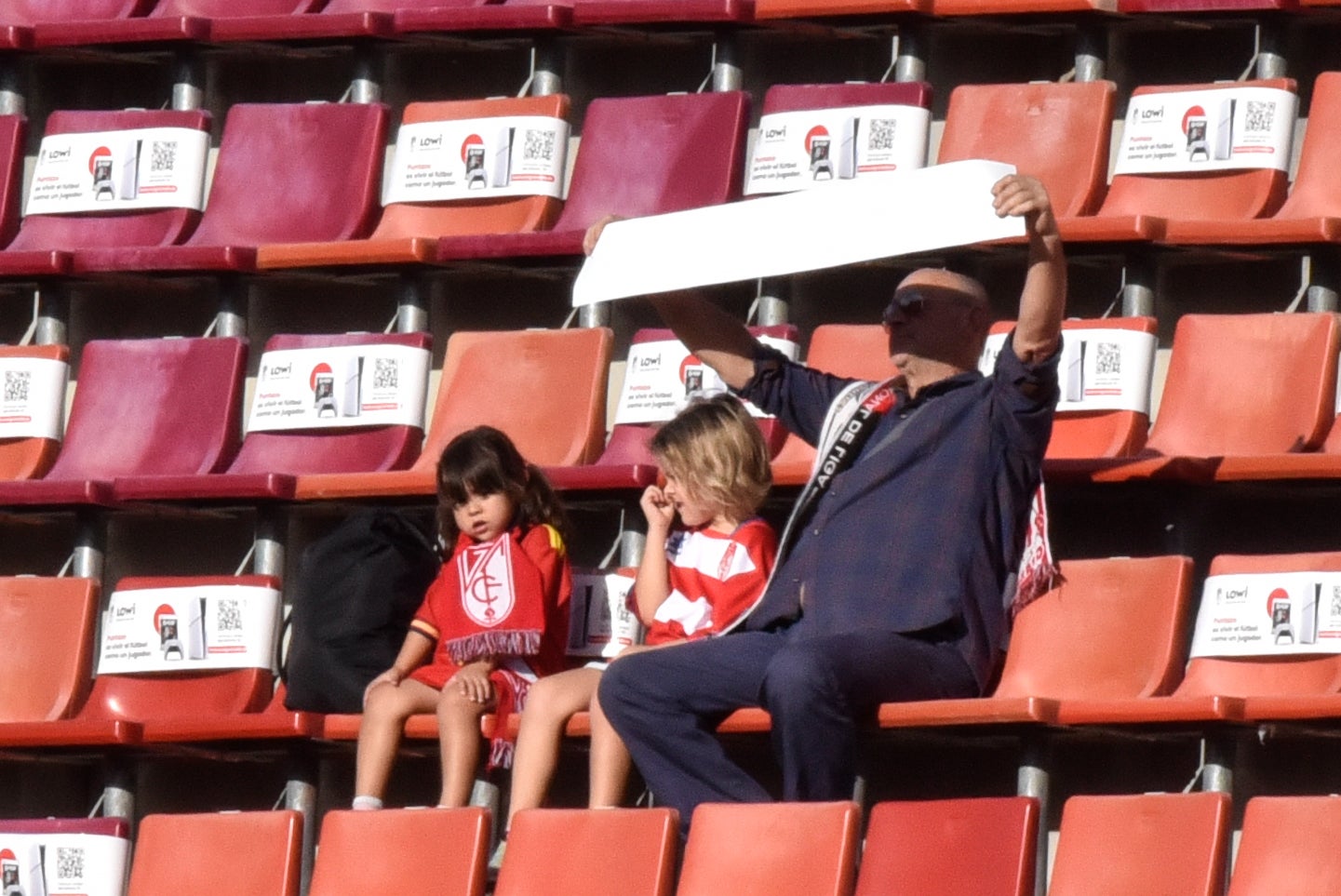 Encuéntrate en la grada del Granada-Cádiz