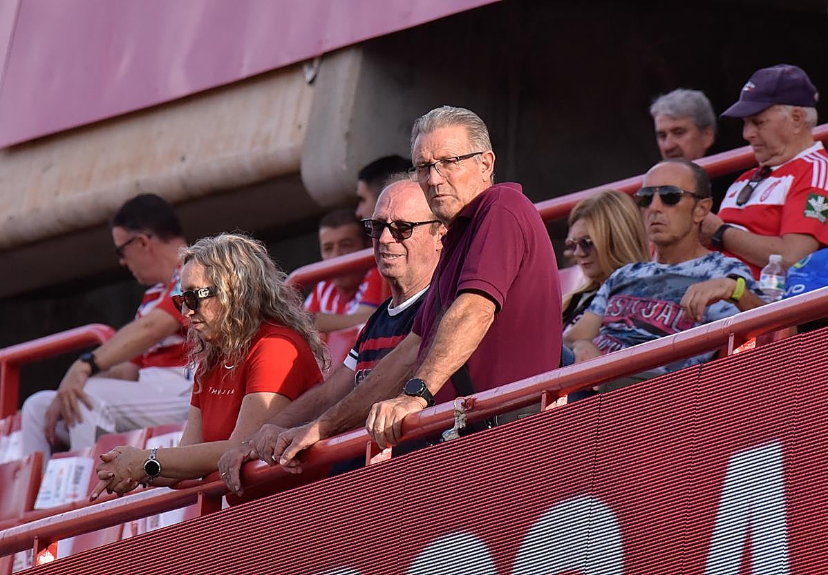 Encuéntrate en la grada del Granada-Cádiz