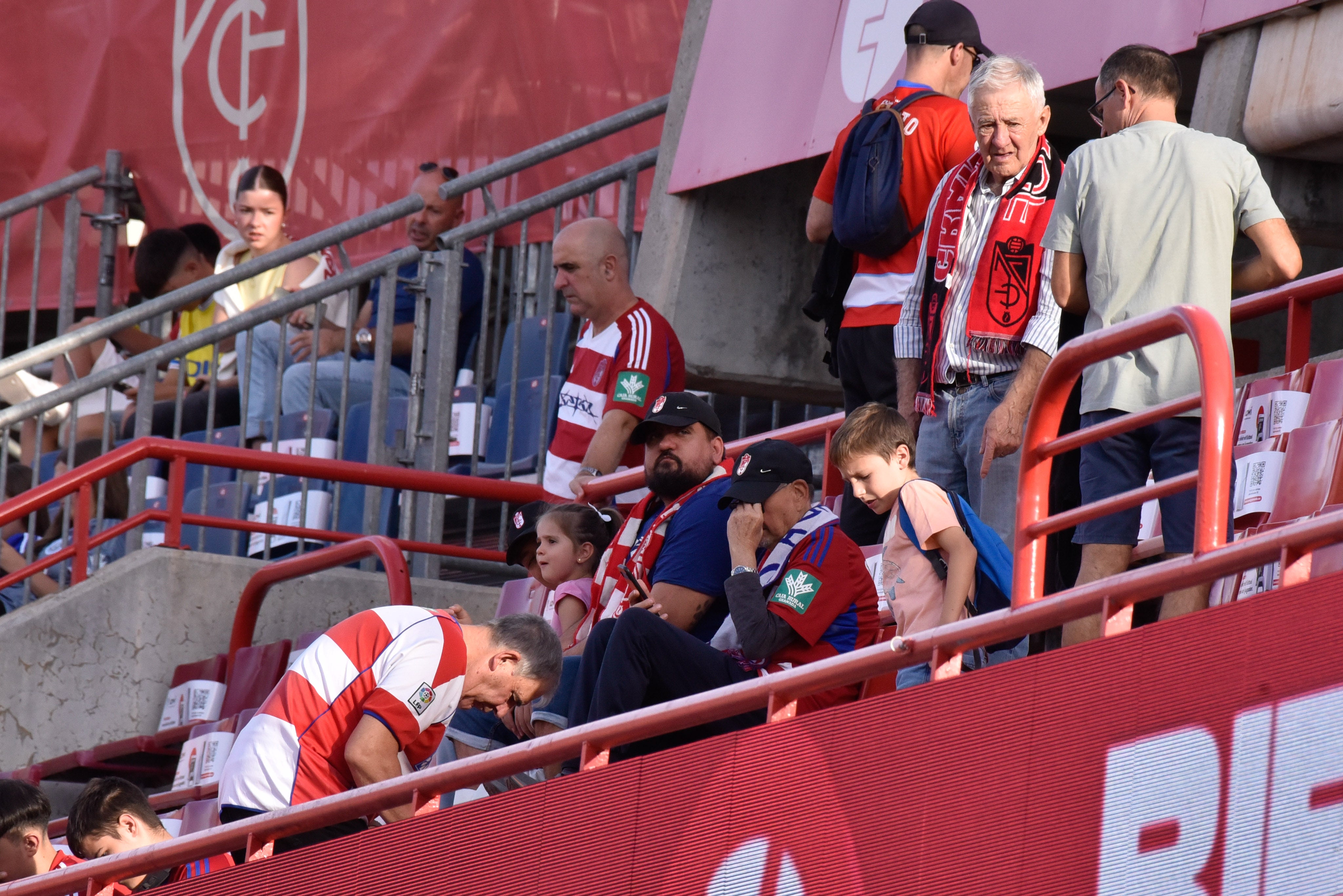 Encuéntrate en la grada del Granada-Cádiz