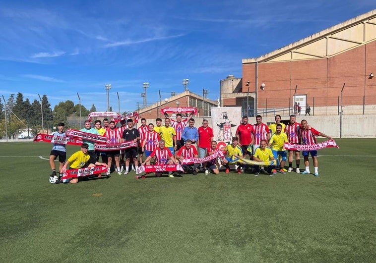 Los peñistas del Granada y del Cádiz disputan el otro derbi en armonía