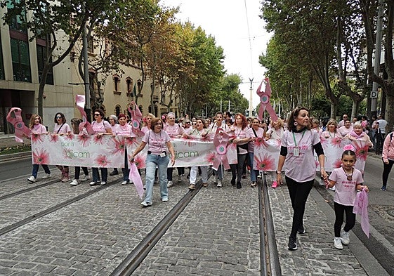La manifestación a su paso por el Paseo de la Estación.