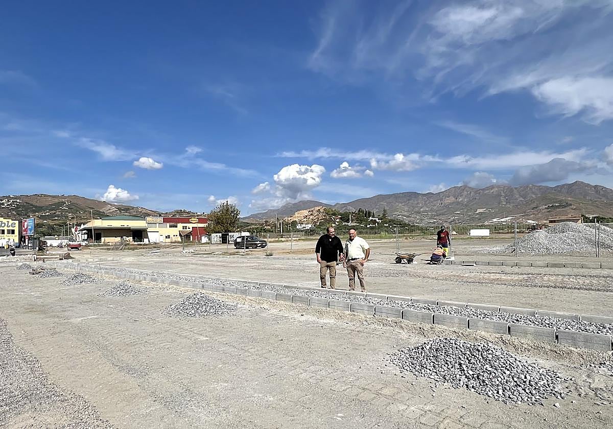 El alcalde Javier Ortega en las obras del parking disuasorio.