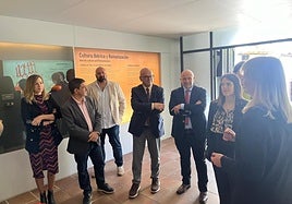 Autoridades visitan las nuevas instalaciones.