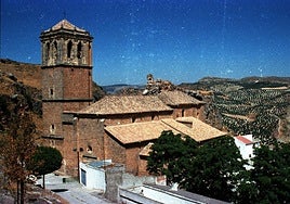Vista de la iglesia de Colomera.