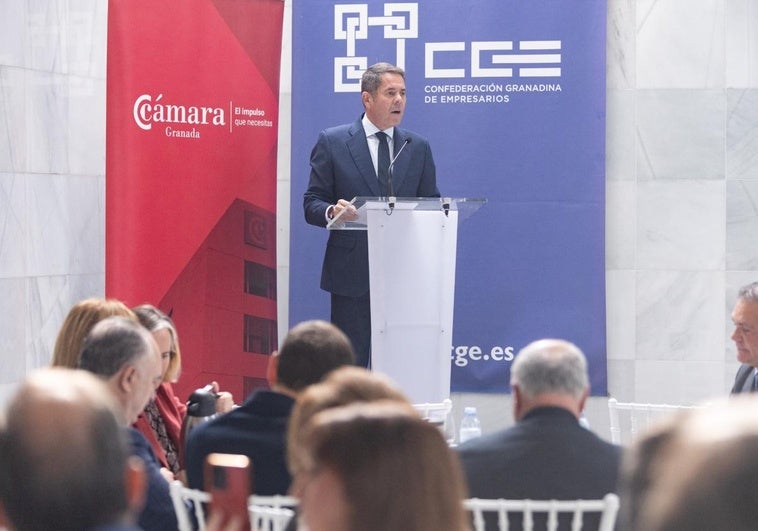 Gerardo Cuerva: «Es más importante conectar el aeropuerto de Granada con Málaga que traer un vuelo de Europa»