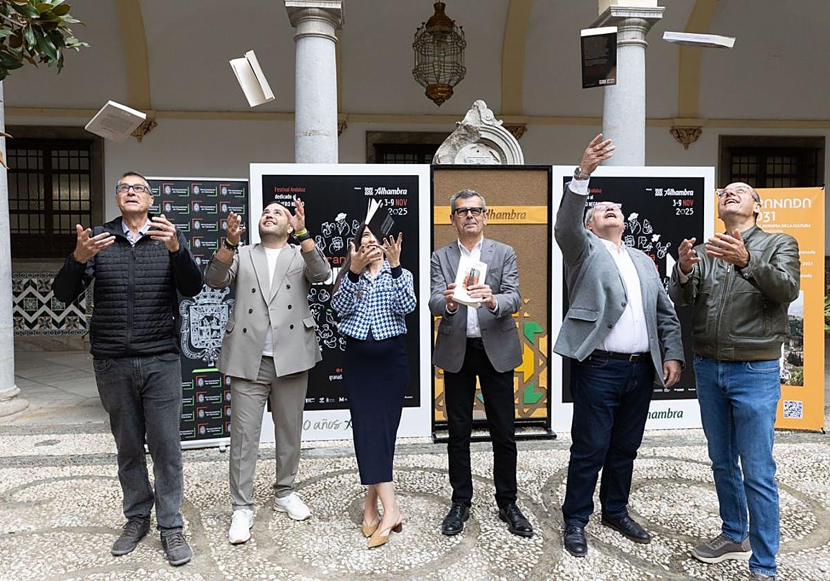 Organizadores y representantes institucionales lanzan al aire algunas de las novelas que protagonizan Granada Noir 11.