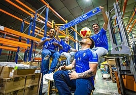 Los futbolistas Kiki, Osuna, Maldonado y Romero, preparados para medirse al Valencia con el Maracena tras 'descargar' un almacén.