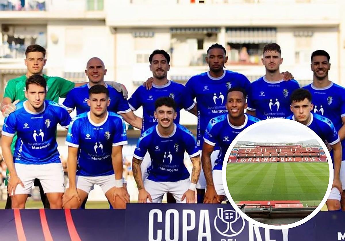 Jugadores del Maracena junto a una imagen de Los Cármenes.