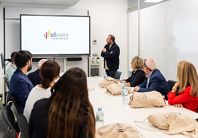 Creciendo. Una reunión de trabajo con responsables del PTS.