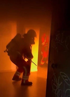 Imagen de la calle donde se ha producido el fuego.