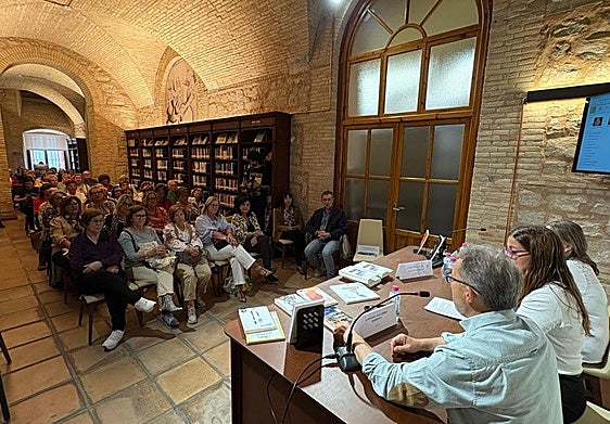 El encuentro tuvo lugar en la Biblioteca Literaria Giennense.